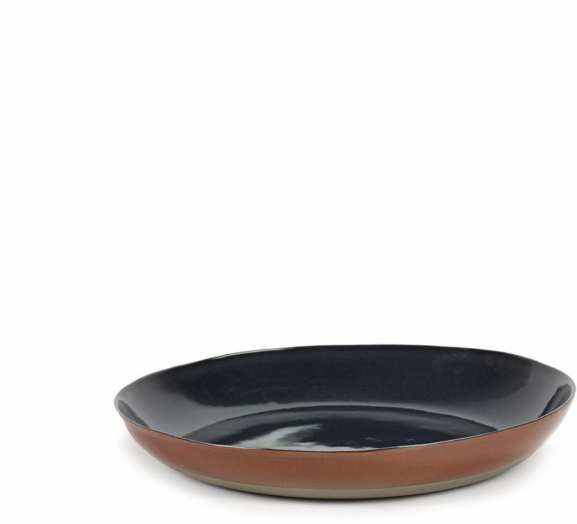 Plat de service bleu foncé et rouille 35,5cm - Serax - The Cool Republic