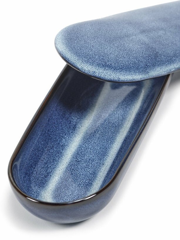 Plat de service en grès couvert bleu 25 x 9 cm Pure - Serax - The Cool Republic