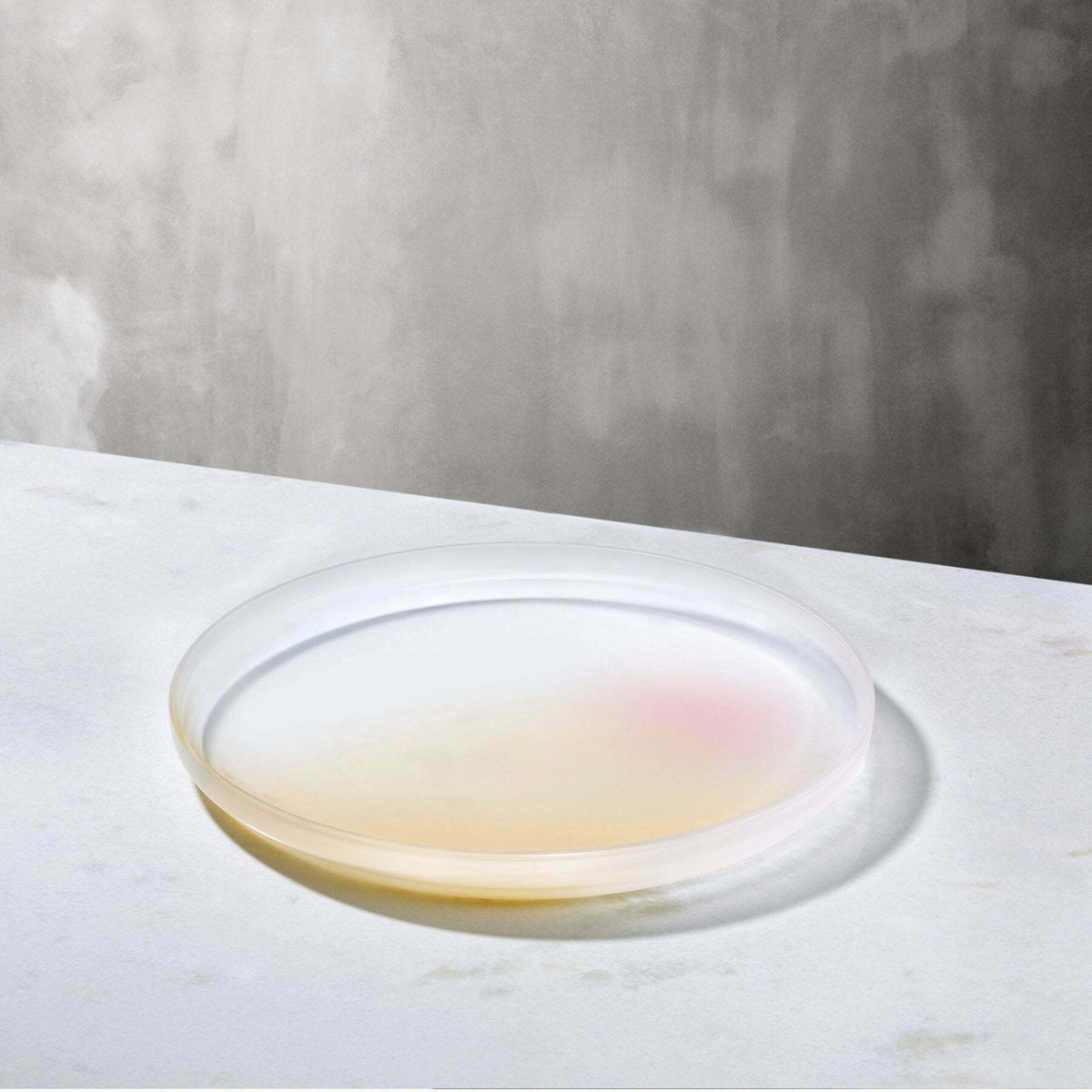 Plat de service Pigmento 28 Cm Beige & Rose Sprayed - Nude Glass - The Cool Republic