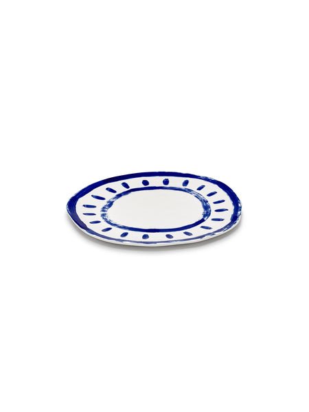 Plat de service rond en grès blanc et bleu 31x28x1,5cm 01 Line-up - Serax - The Cool Republic