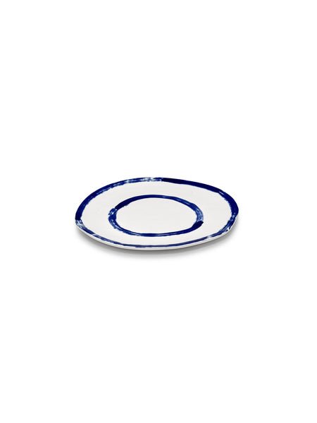 Plat de service ronde en grès blanc et bleu 28,5x27x1,4cm Line-up - Serax - The Cool Republic