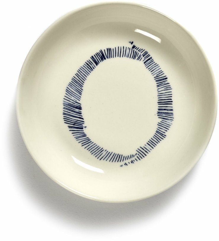 Plat S blanc avec motif bleu Feast - Serax - The Cool Republic