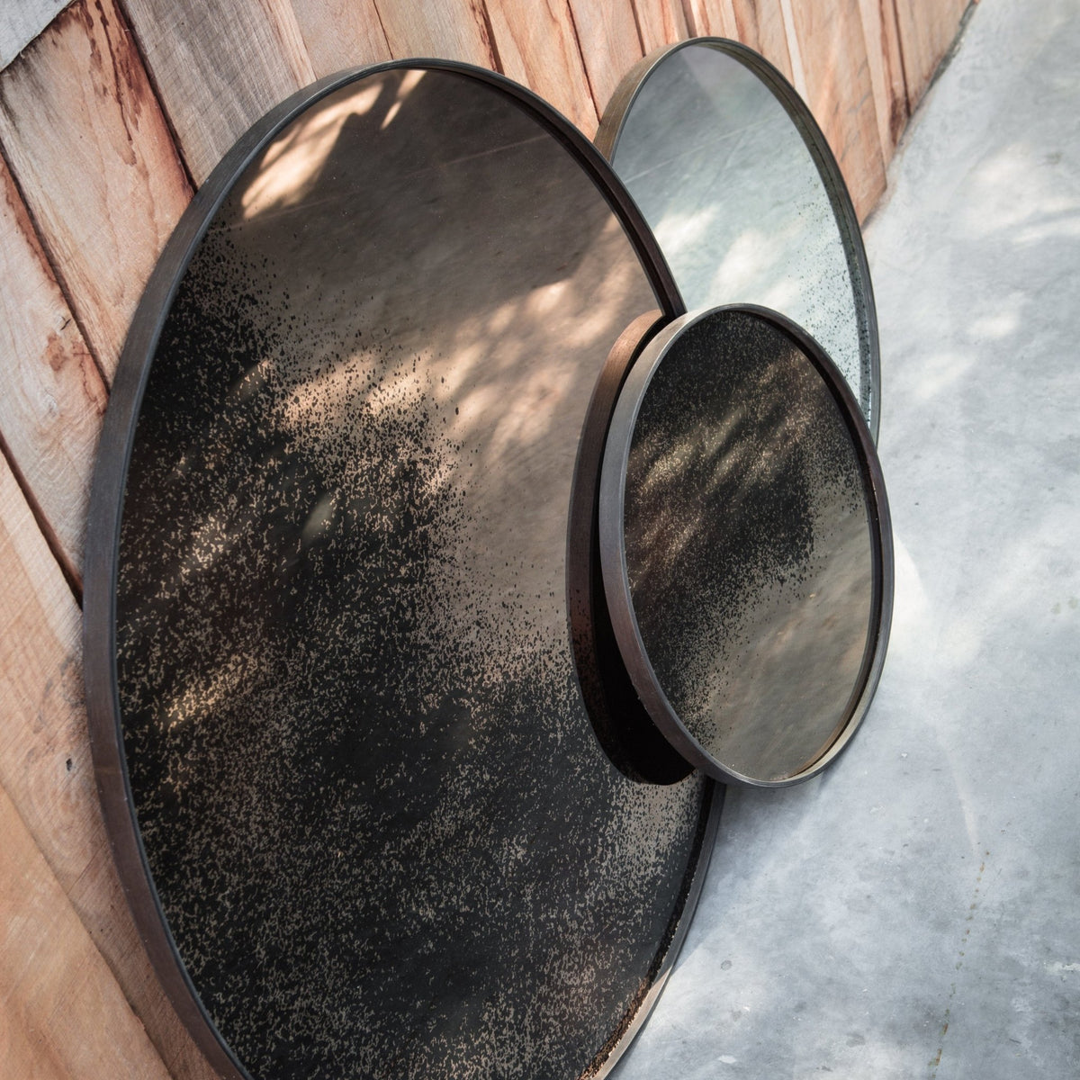 Plateau avec miroir vieilli bronze - Ethnicraft Accessories - The Cool Republic