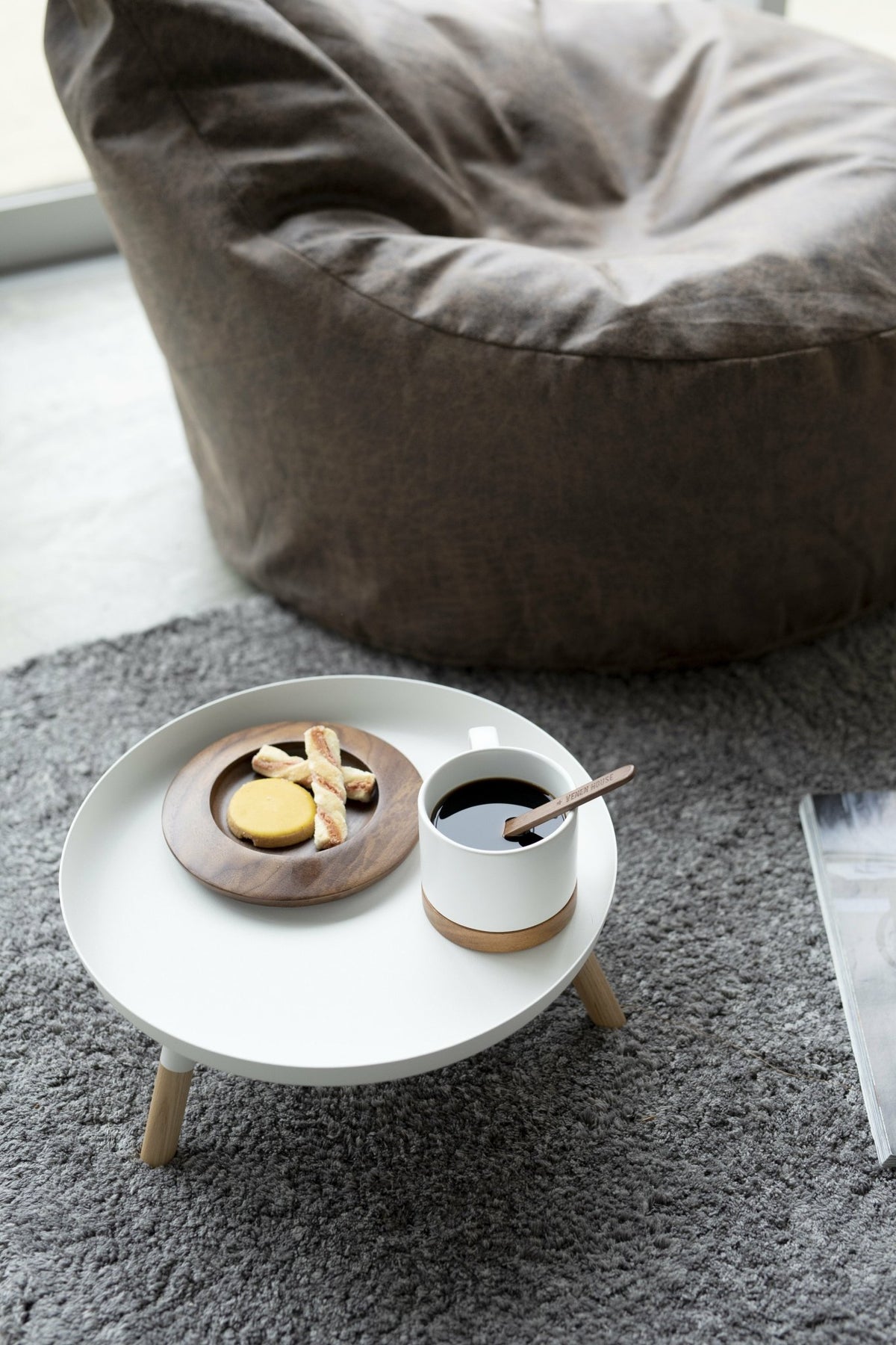 Plateau en acier avec pieds blanc Plain - Yamazaki - The Cool Republic