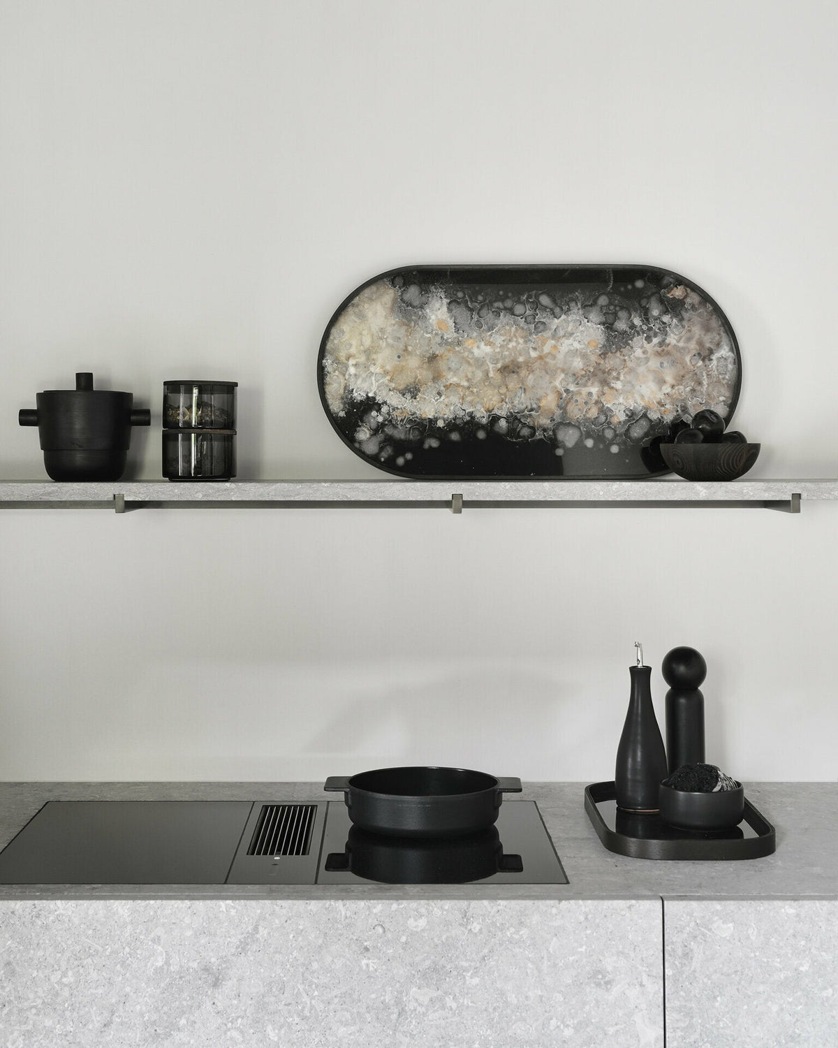 Plateau en verre Black Organic 71 x 36 cm - Ethnicraft Accessories - The Cool Republic
