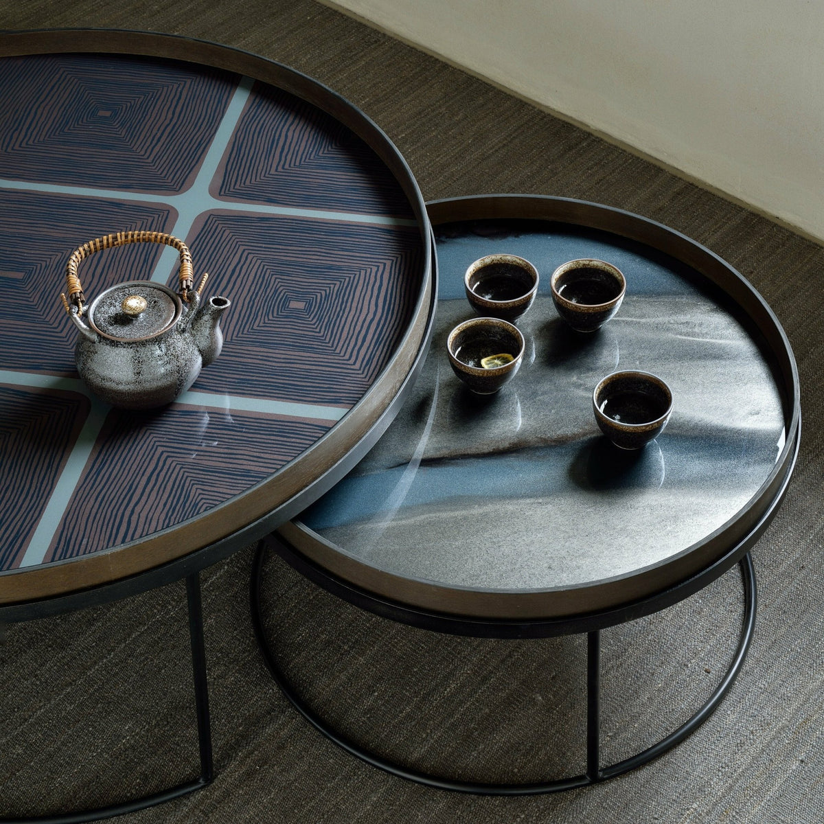 Plateau en verre organique graphite L Linear Flow - Ethnicraft Accessories - The Cool Republic