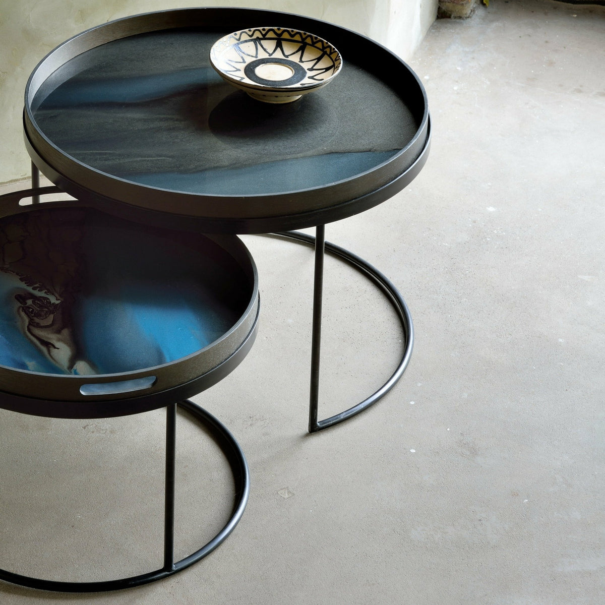Plateau en verre organique graphite L Linear Flow - Ethnicraft Accessories - The Cool Republic