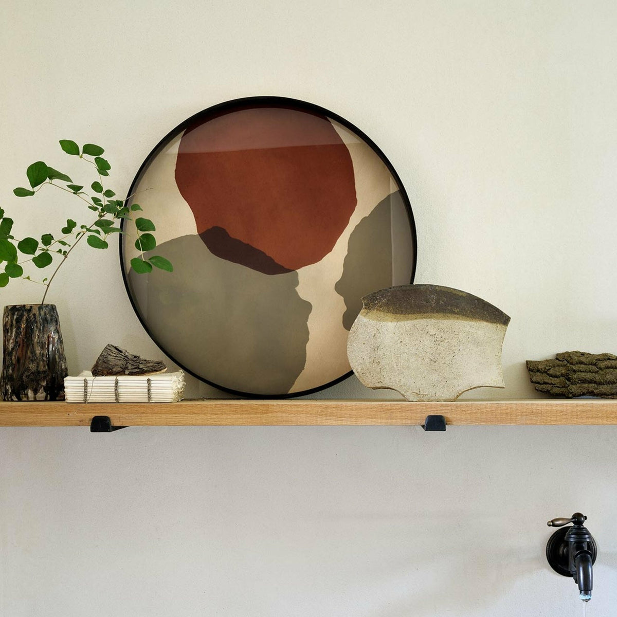 Plateau en verre rouge avec points S Translucent Silhouettes - Ethnicraft Accessories - The Cool Republic