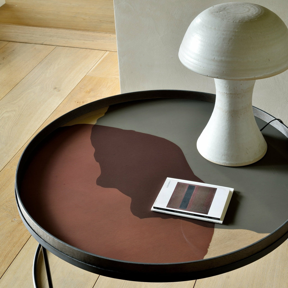 Plateau en verre rouge XL Translucent Silhouettes - Ethnicraft Accessories - The Cool Republic
