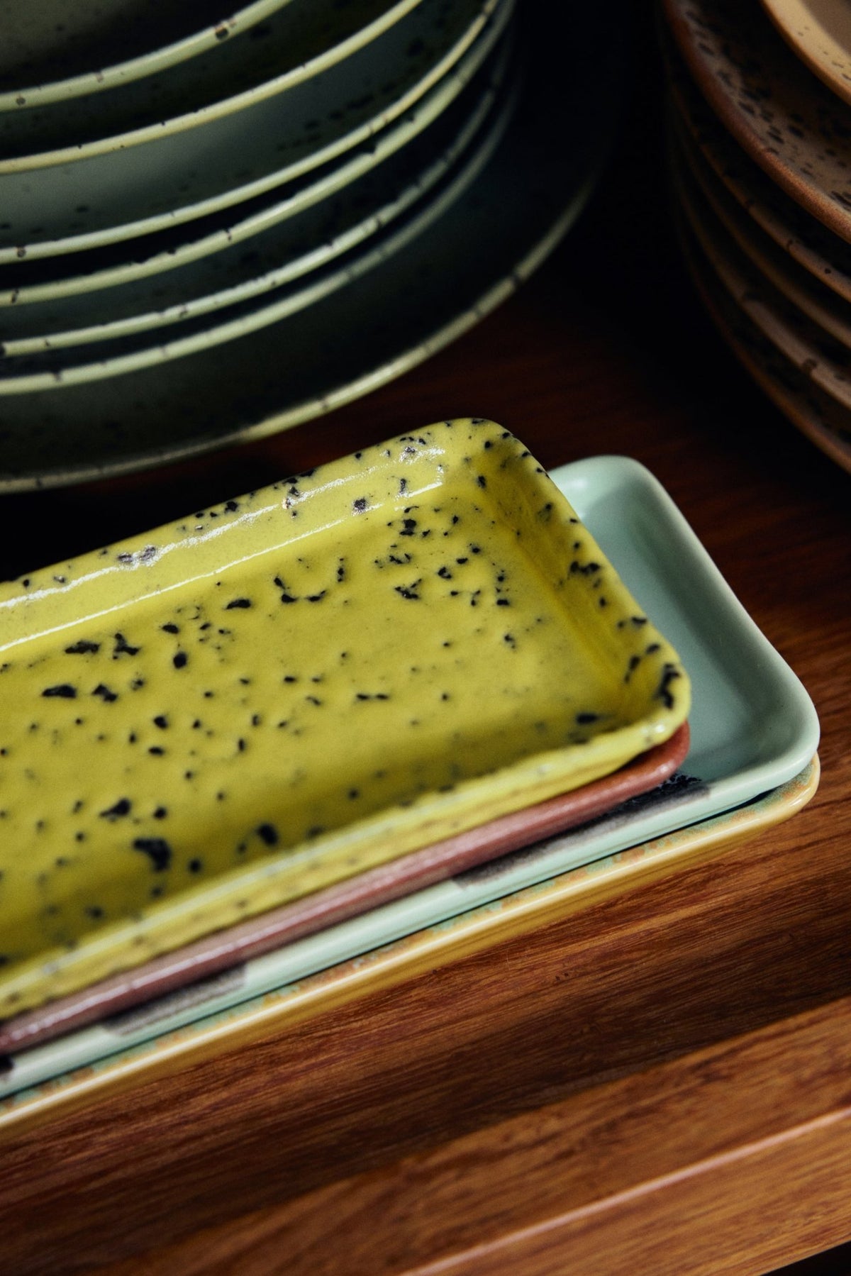Plateau rectangulaire en grès jaune 7,7x13,6x2cm Vaisselle 70s - HKLiving - The Cool Republic