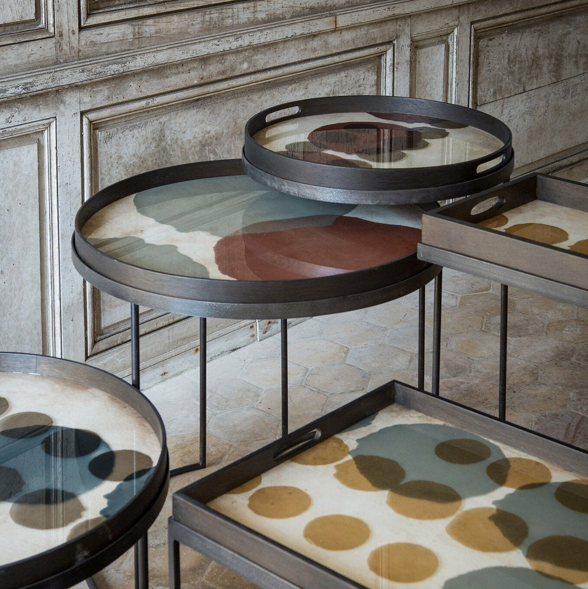 Plateau rond en verre Overlapping Dots L - Ethnicraft Accessories - The Cool Republic