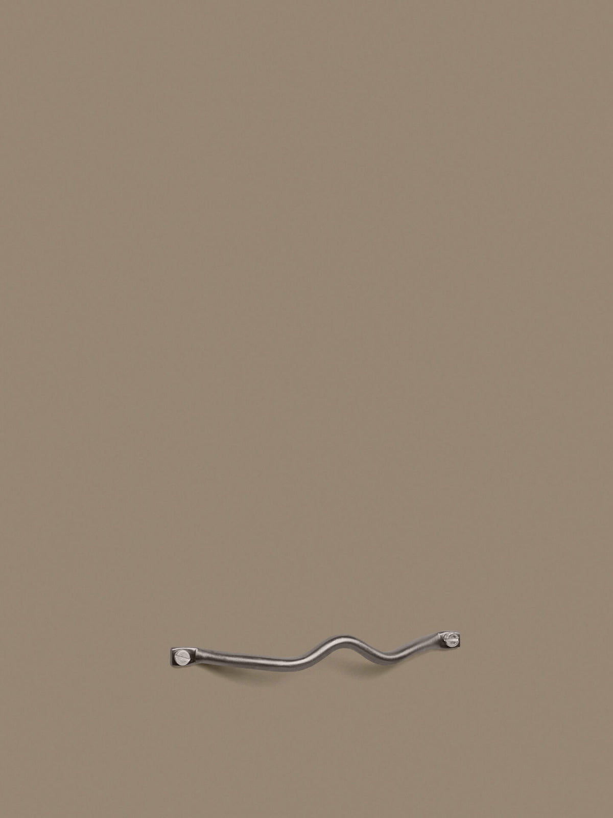 Poignée de meuble en acier inoxydable brossé Curvature - Ferm Living - The Cool Republic