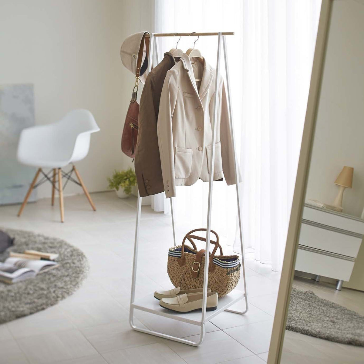 Portant pour vêtements blanc Tower - Yamazaki - The Cool Republic
