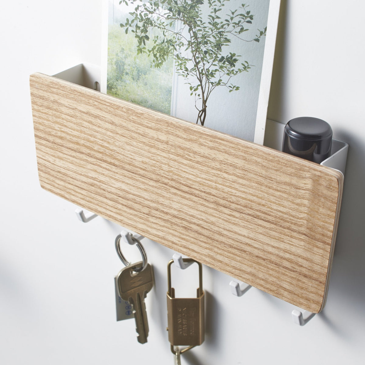 Porte-clés mural avec rangement magnétique en bois clair Rin - Yamazaki - The Cool Republic
