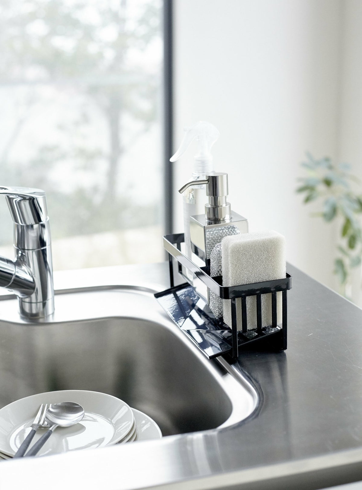 Tower Black Steel Sink and Bottle Holder with Drainer - Yamazaki - The Cool Republic