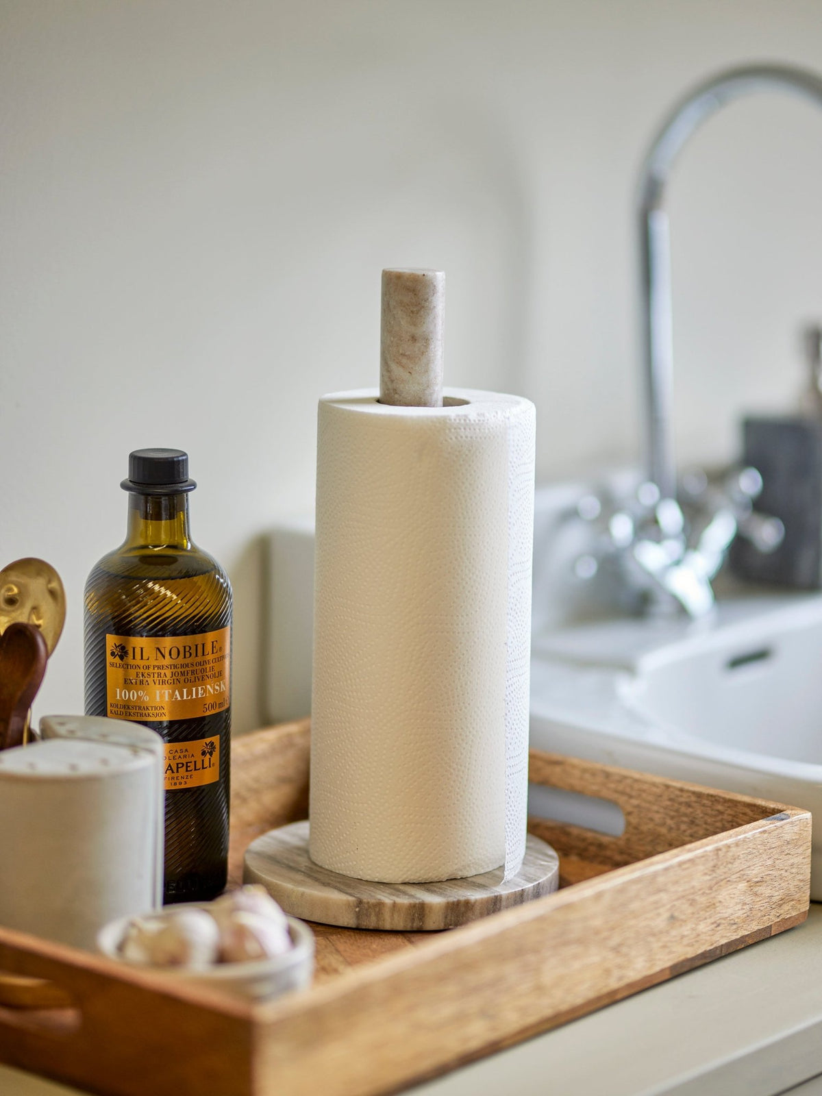 Paper towel holder in marble Emy - Bloomingville - The Cool Republic