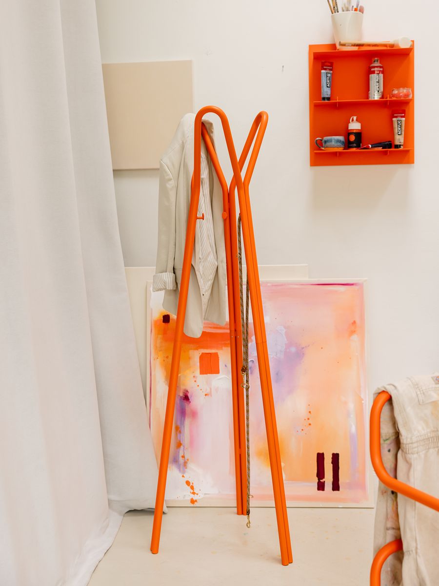 Porte-manteau en acier orange sprizz 56x169cm Charles - Metallbude - The Cool Republic