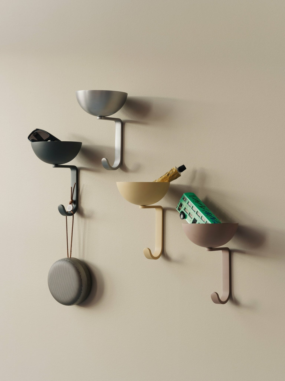 Porte-manteaux en aluminium rose Nest - Northern - The Cool Republic
