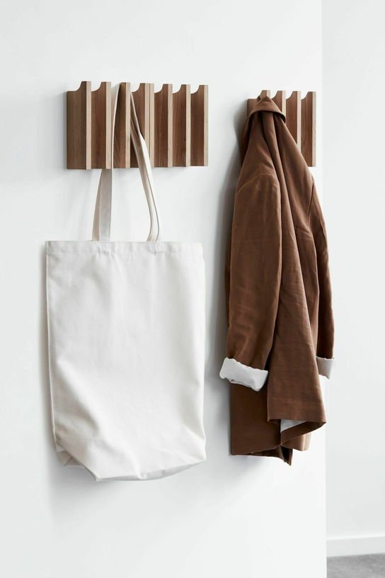 Porte - manteaux en chêne - Kristina Dam Studio - The Cool Republic