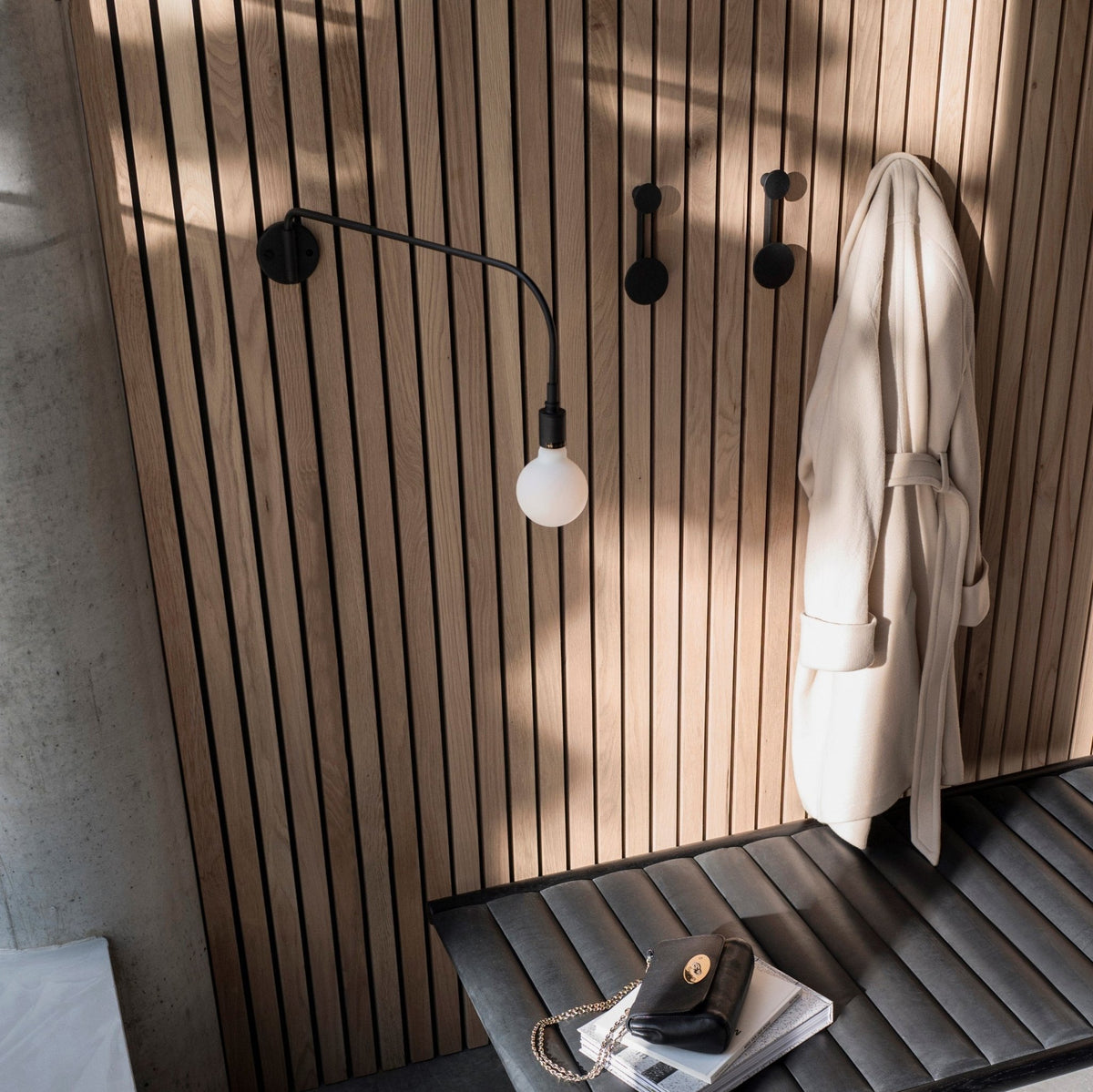 Porte-manteaux mural noir Afteroom - Audo - The Cool Republic