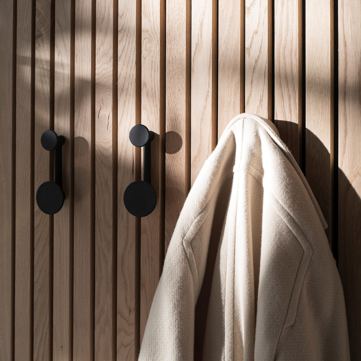 Porte-manteaux mural noir Afteroom - Audo - The Cool Republic