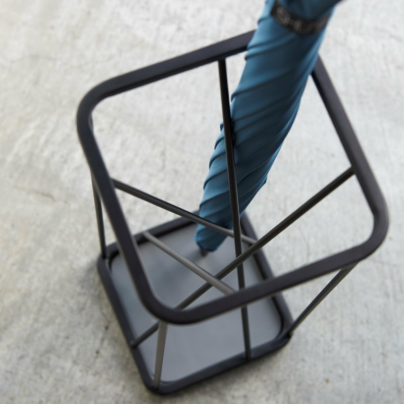 Porte - parapluie en acier noir Nine - Yamazaki - The Cool Republic