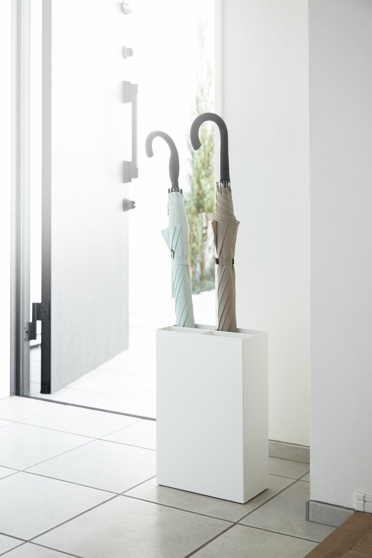 Porte-parapluies en acier blanc Smart - Yamazaki - The Cool Republic