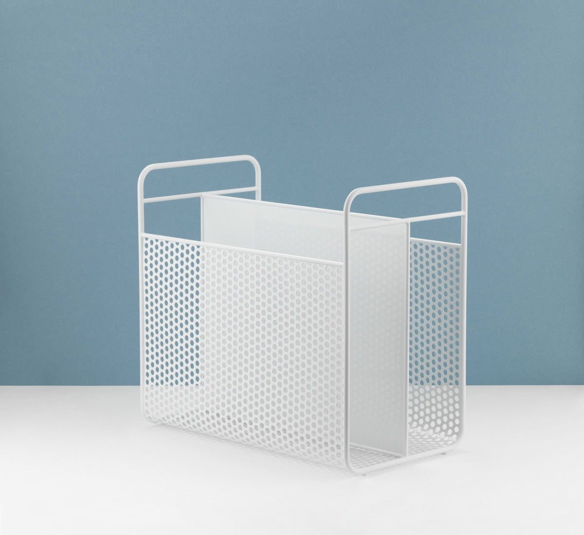 Porte-revues en acier noir 40 x 23,5 x 36,5 cm Analog - Normann Copenhagen - The Cool Republic