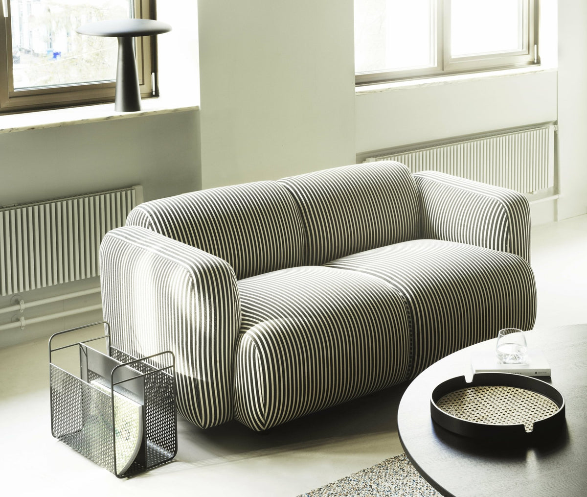 Porte-revues en acier noir 40 x 23,5 x 36,5 cm Analog - Normann Copenhagen - The Cool Republic