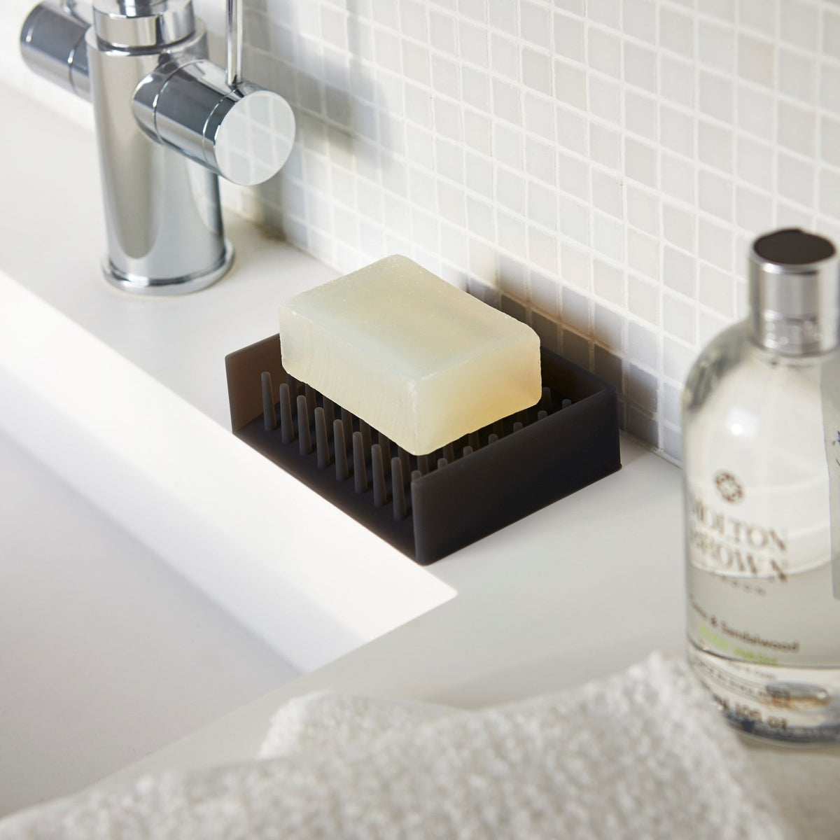 Porte savon en silicone noir - Yamazaki - The Cool Republic
