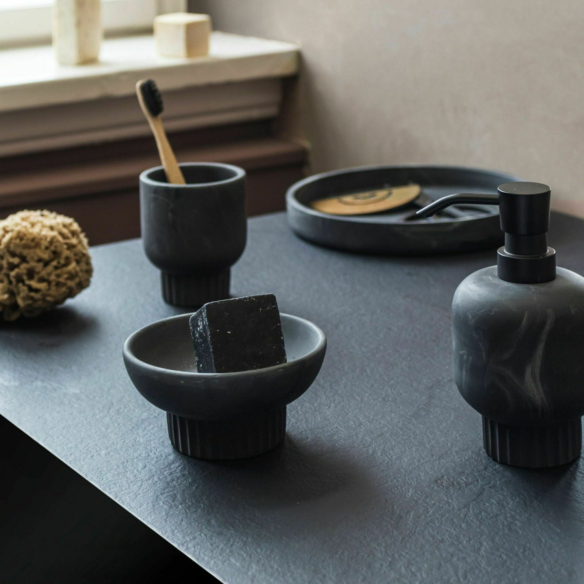 Porte-savon noir effet marbre Attitude - Mette Ditmer - The Cool Republic