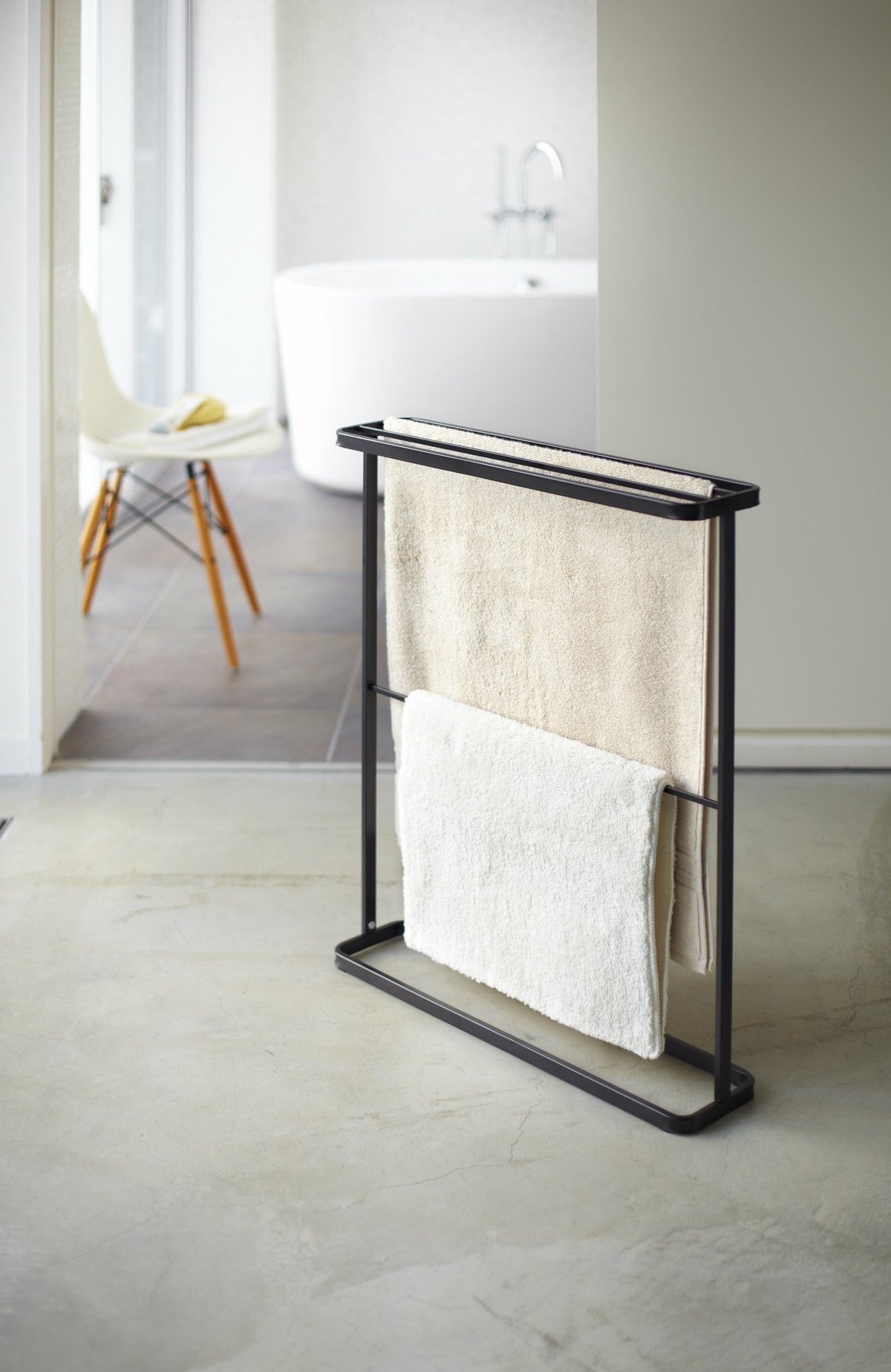 Tower black steel towel rack - Yamazaki - The Cool Republic