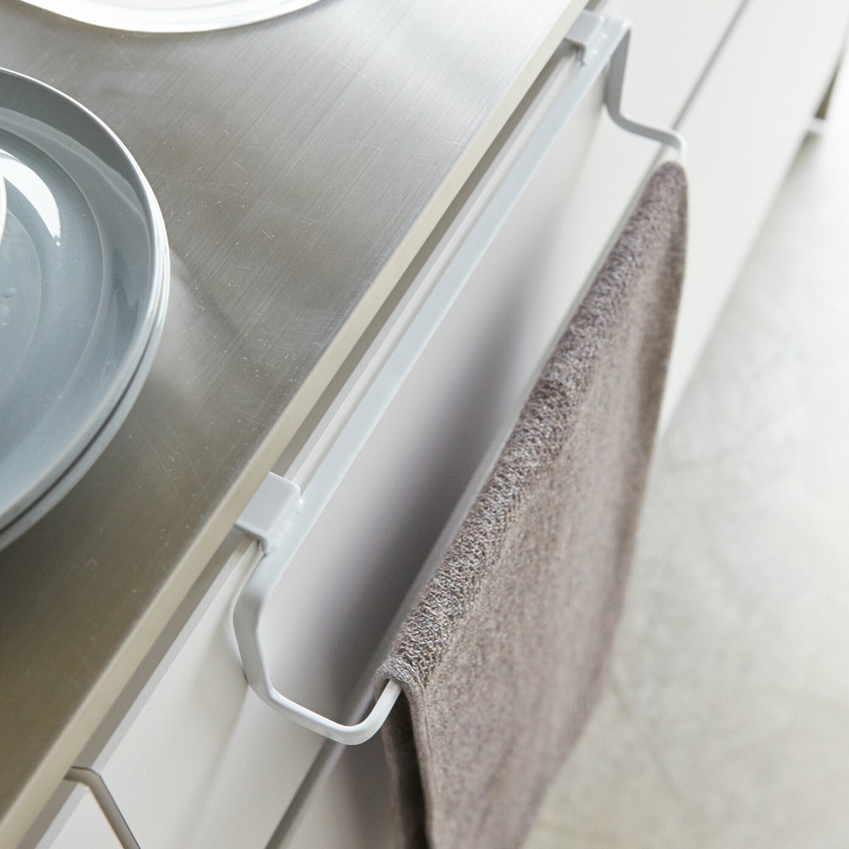 Porte-torchon pour dessus de porte blanc - Yamazaki - The Cool Republic
