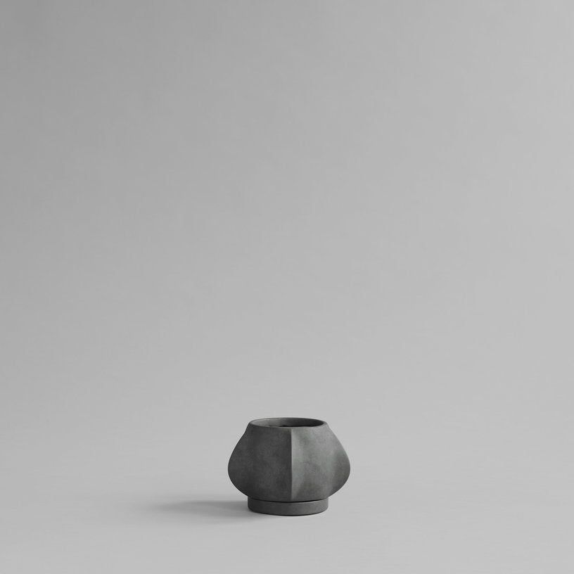 Pot à fleurs en béton 19,8cm Arket - 101 COPENHAGEN - The Cool Republic