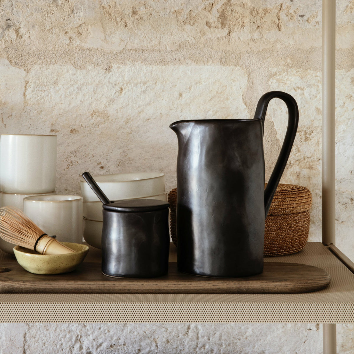 Pot avec cuillère en porcelaine noir 7,5 x 8 x 8 cm Flow - Ferm Living - The Cool Republic