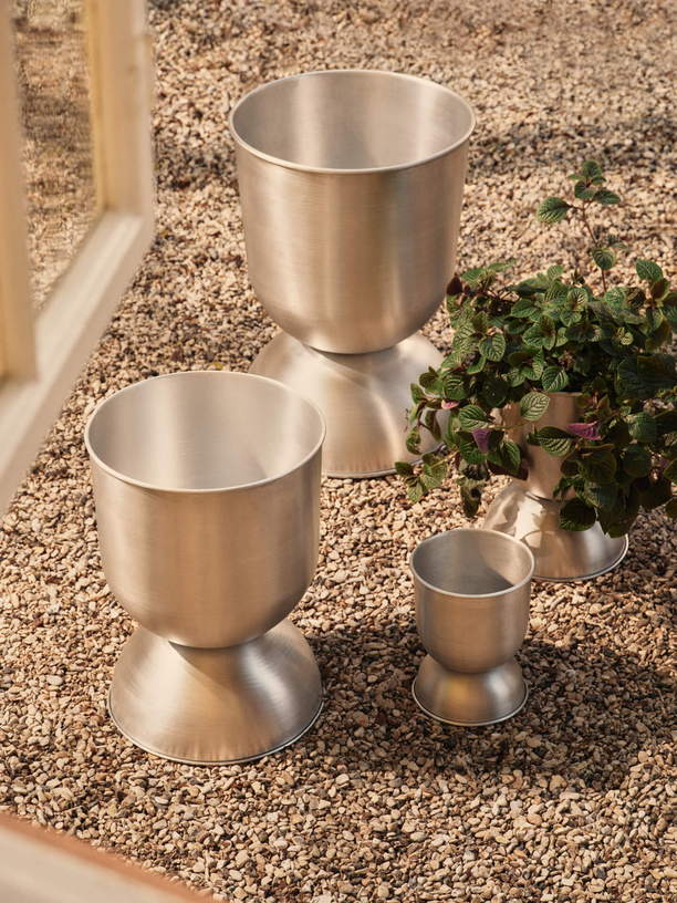 Pot de fleur reversible en aluminium cm Hourglass pot - Ferm Living - The Cool Republic