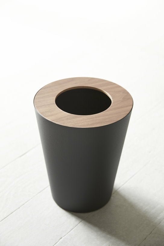 Poubelle ronde en acier noir et bois Rin - Yamazaki - The Cool Republic