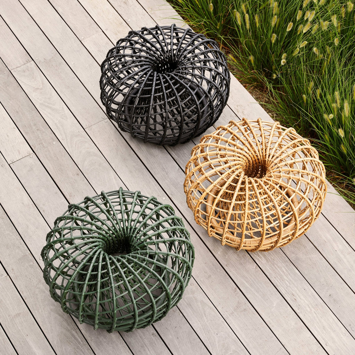 Pouf en cannage noir Nest - Cane-Line - The Cool Republic