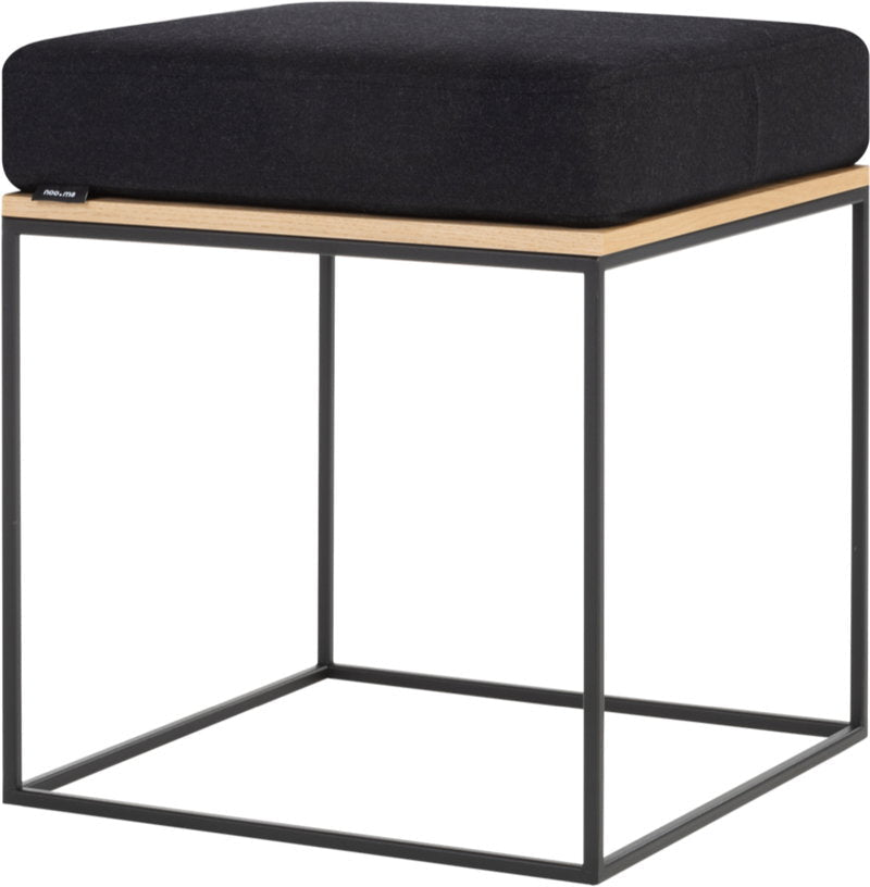 Pouf en chêne plaqué naturel et coussin noir Feo - noo.ma - The Cool Republic