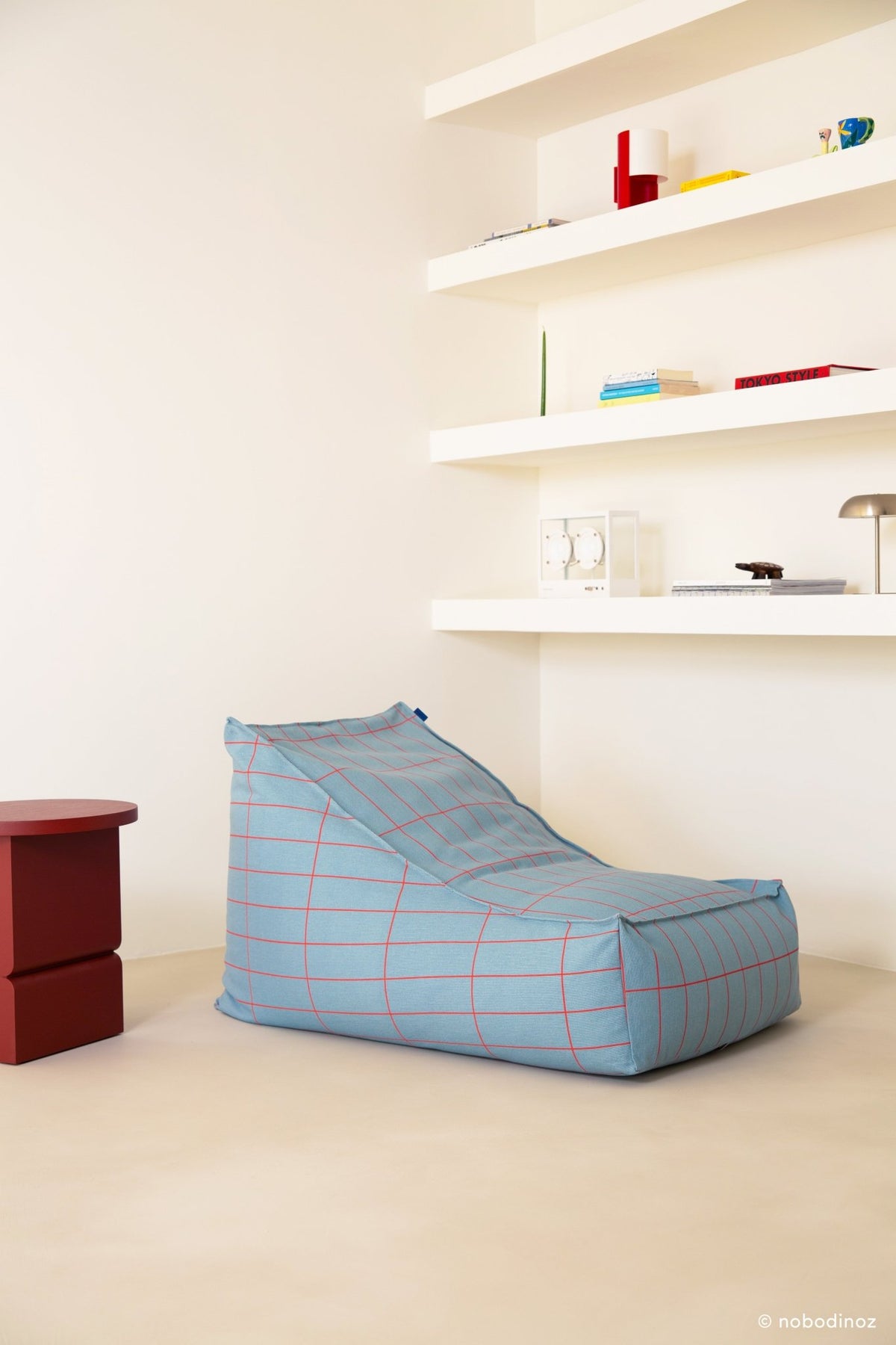 Pouf en coton bio bleu clair et rouge 70 x 105 x 57 cm Vibes - Nobodinoz - The Cool Republic