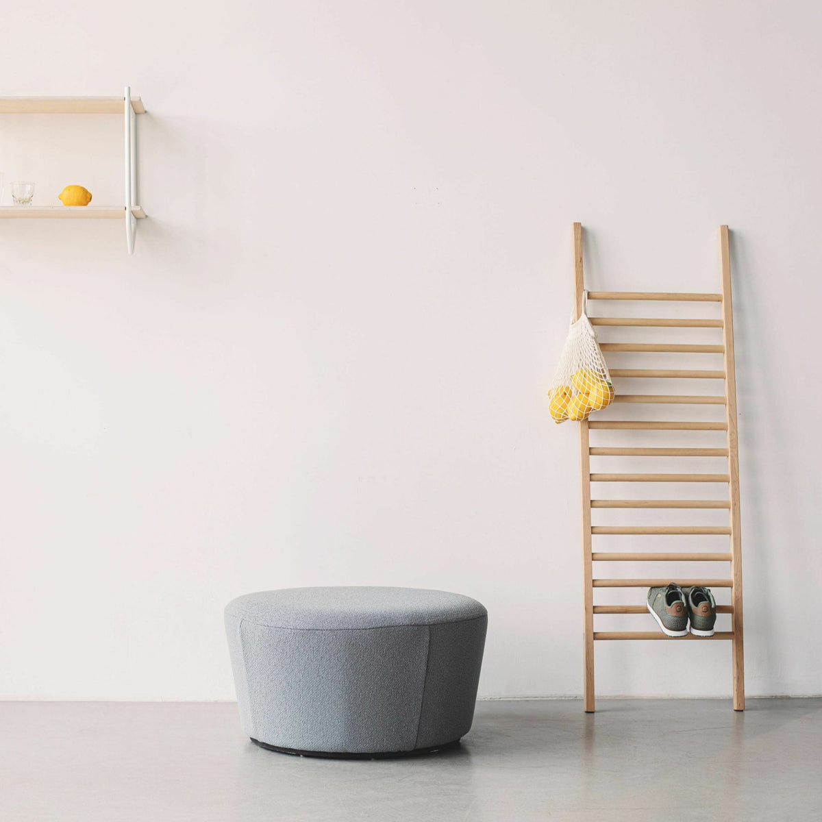Pouf en cuir noir Naïve - Emko - The Cool Republic