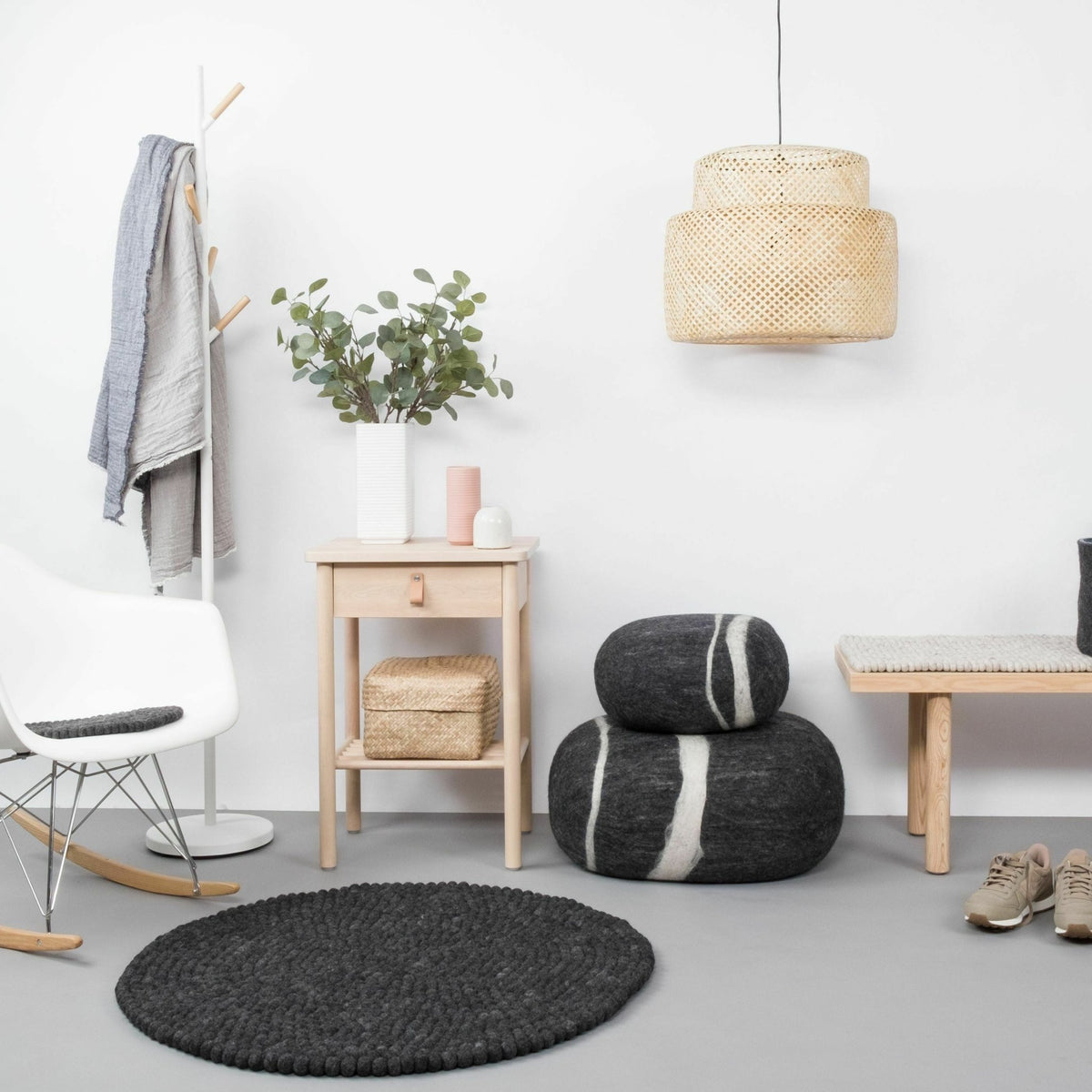 Pouf en laine anthracite marbré L Hugo - myfelt - The Cool Republic