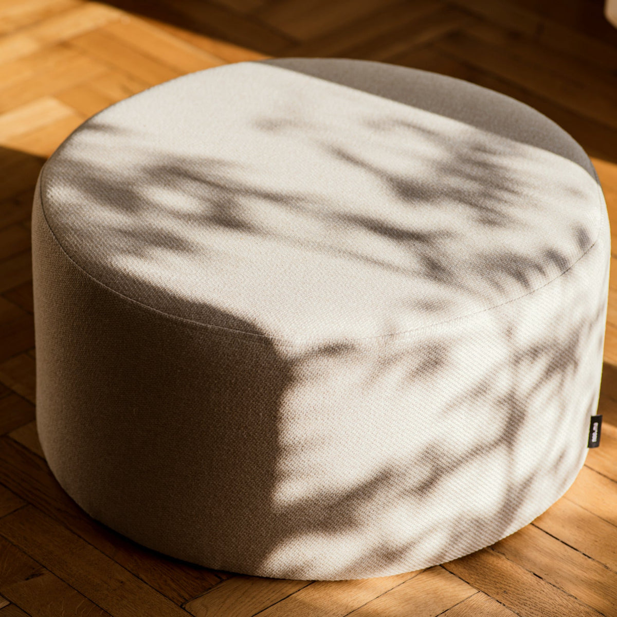 Pouf en laine beige 25 cm Folk - noo.ma - The Cool Republic