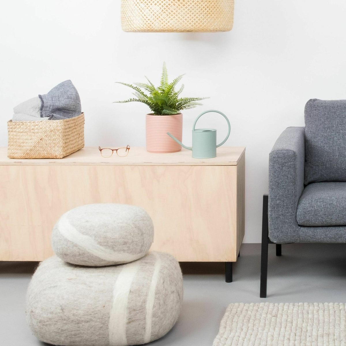 Pouf en laine beige marbré XL Béla - myfelt - The Cool Republic