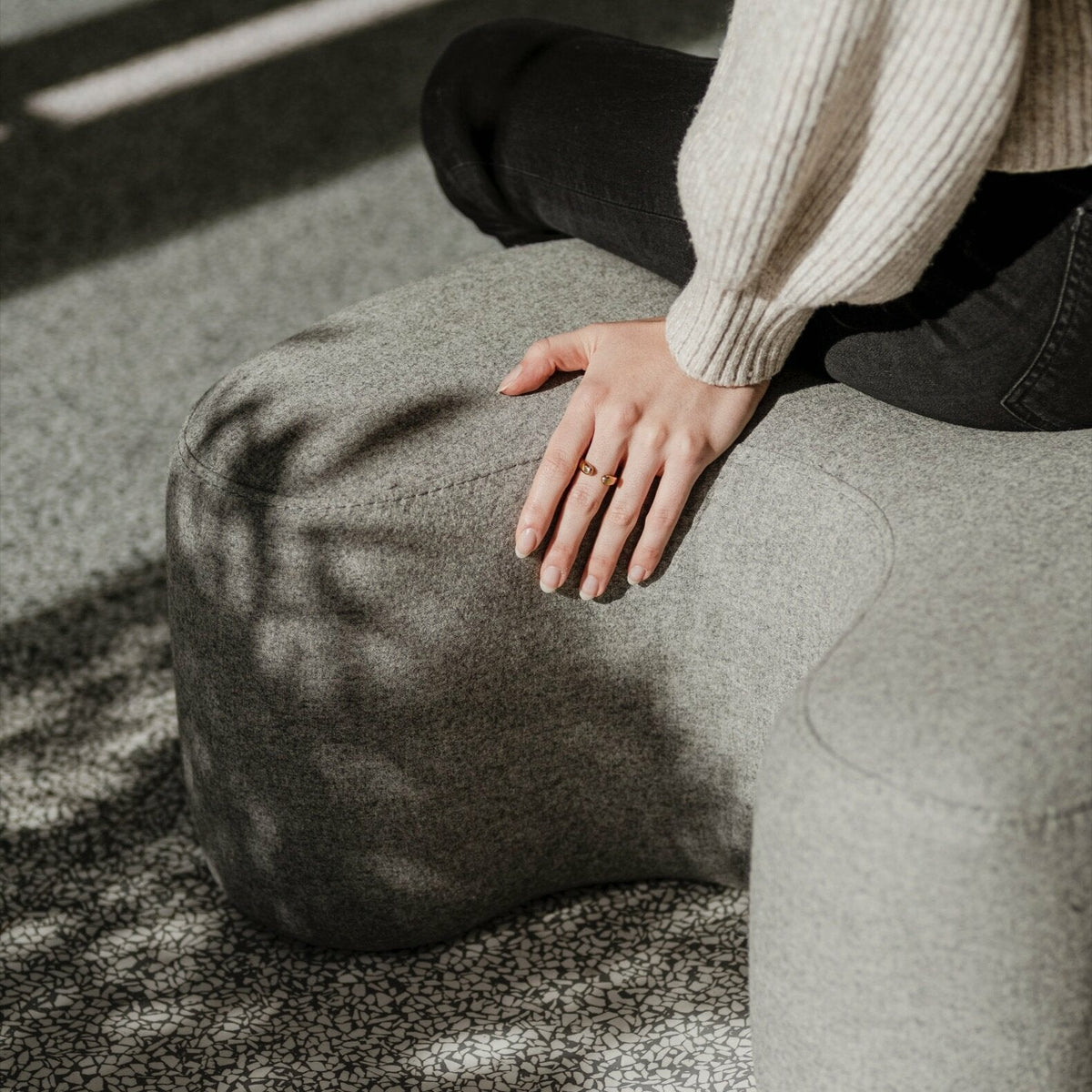 Pouf en laine gris Ü - noo.ma - The Cool Republic