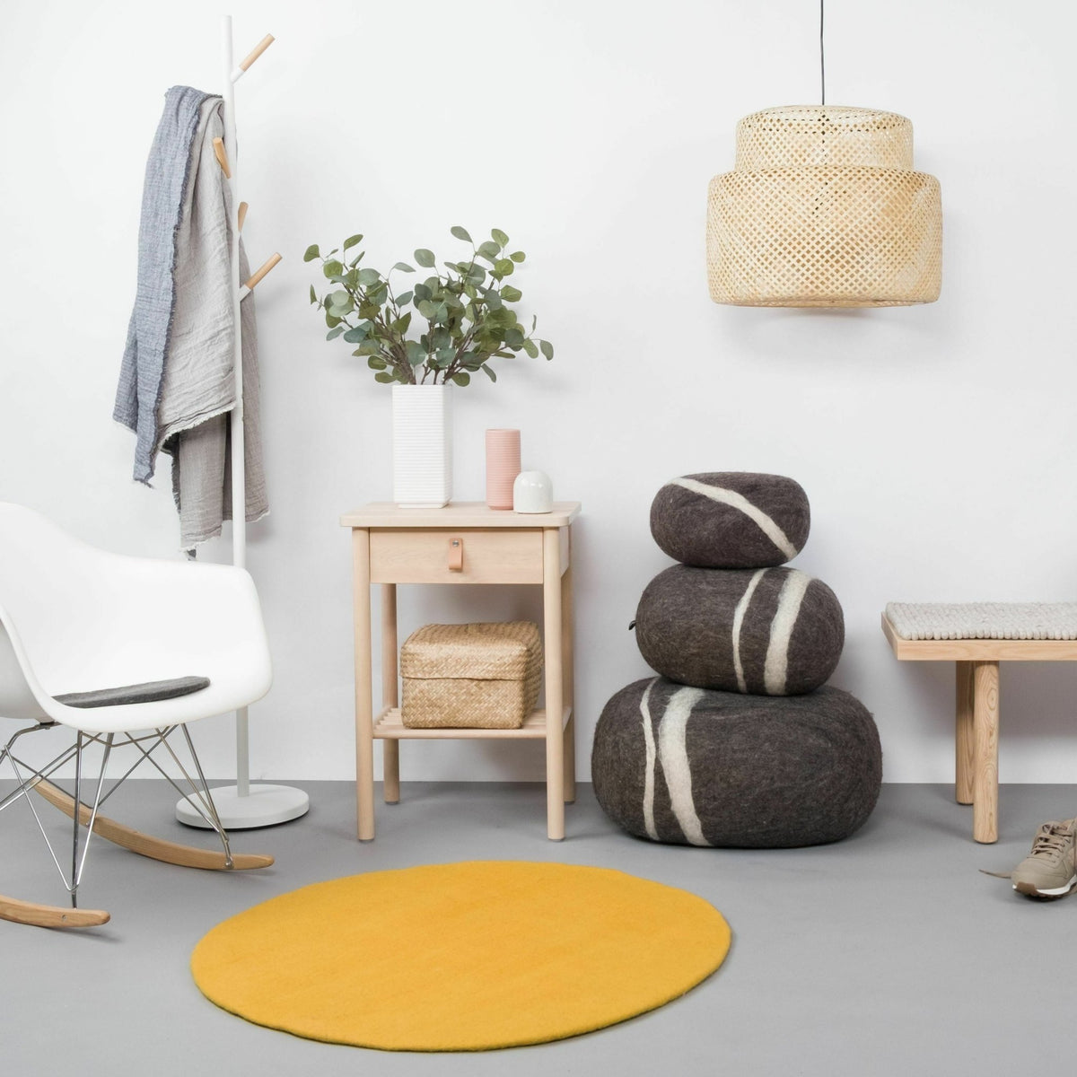 Pouf en laine marron foncé marbré XXL Oskar - myfelt - The Cool Republic