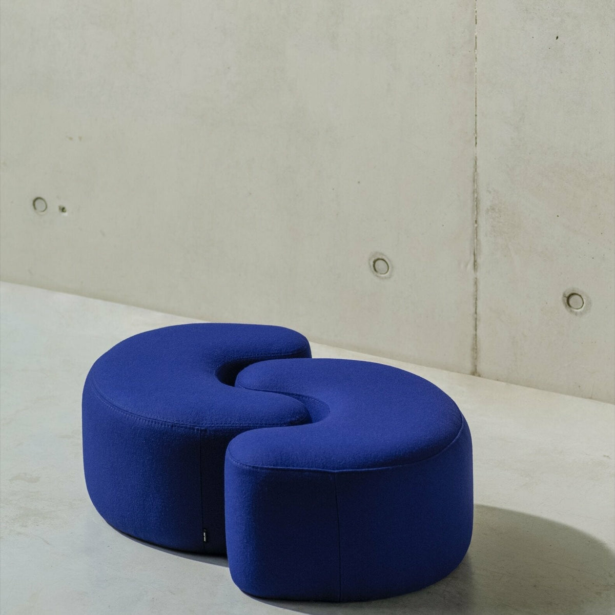 Pouf en laine myrtille Ü - noo.ma - The Cool Republic