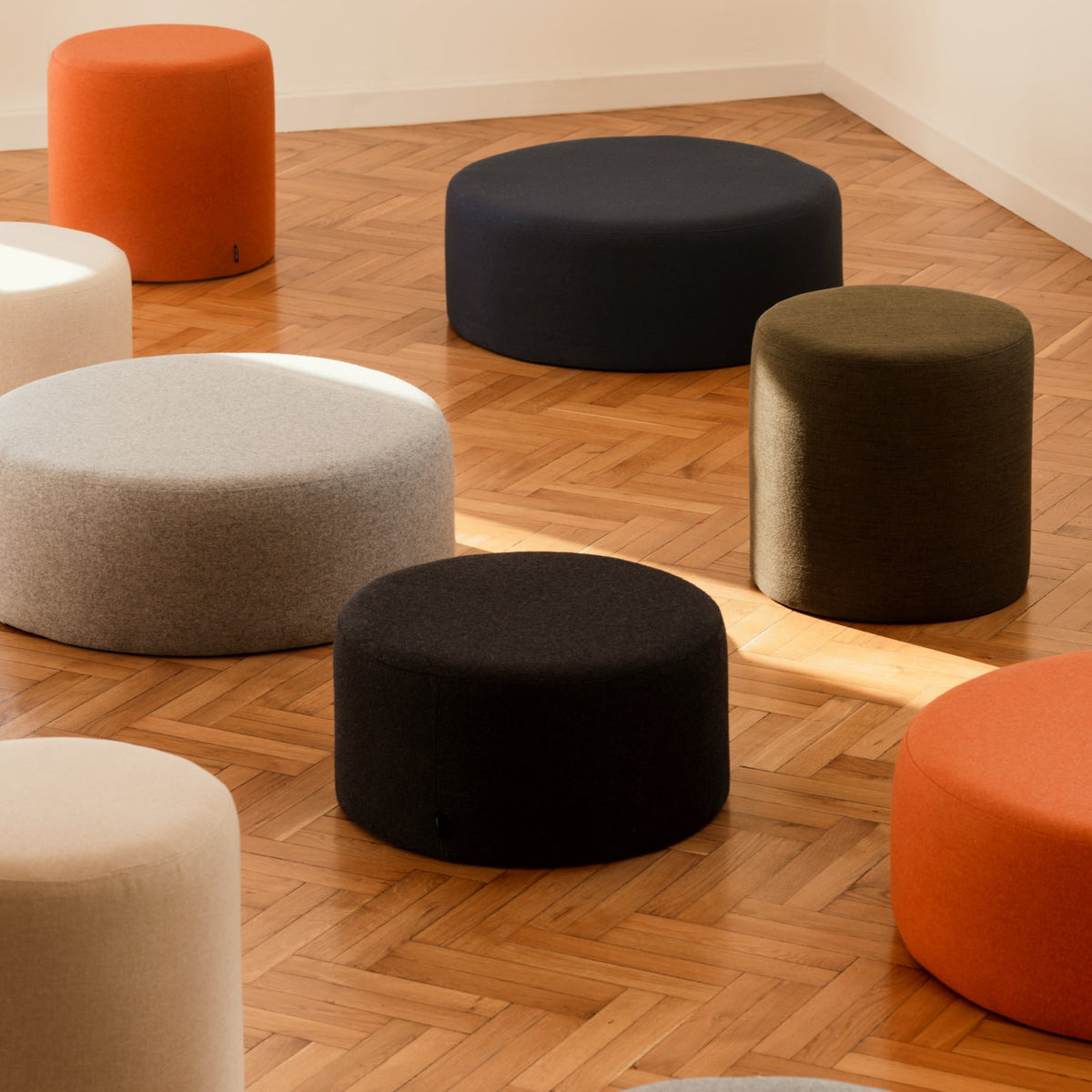Pouf en laine olive 25 cm Folk - noo.ma - The Cool Republic