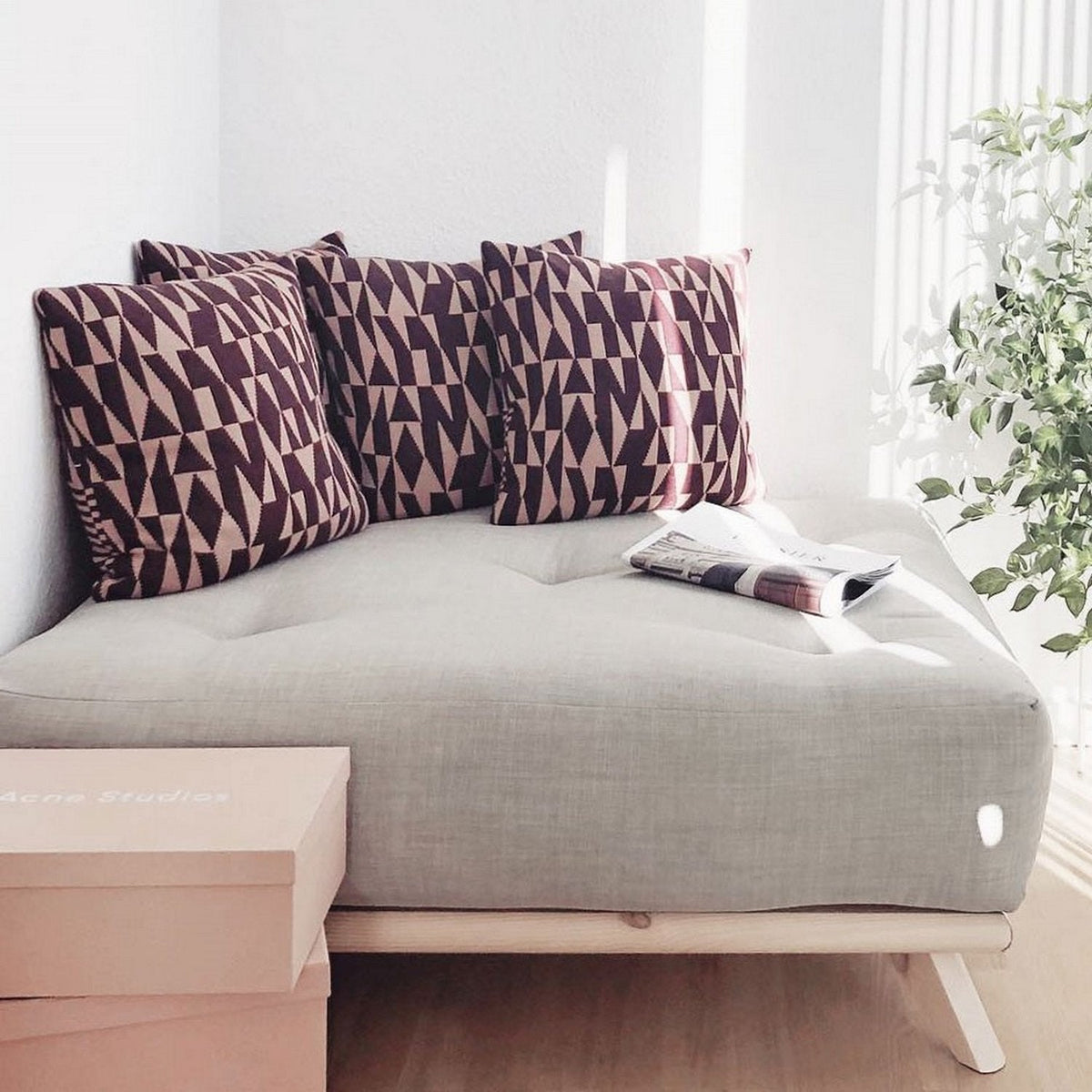 Pouf en pin et tissu lin 100x90x40cm Senza - Karup Design - The Cool Republic