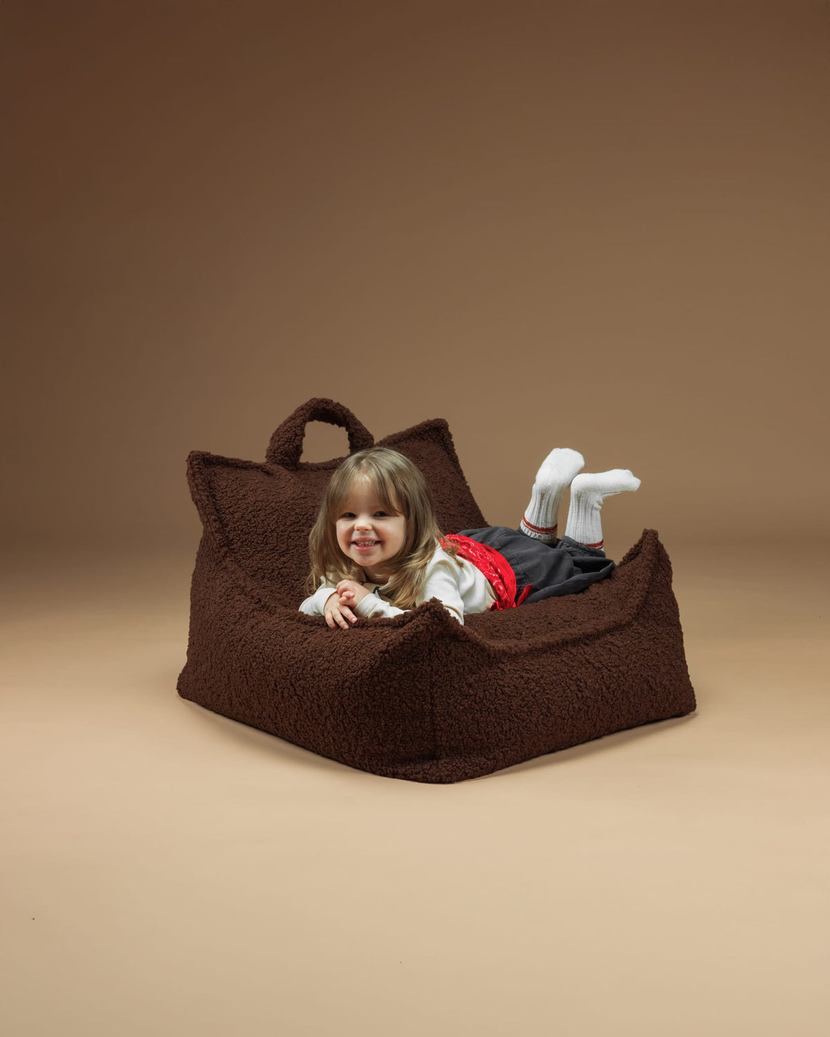 Pouf en teddy bouclé marron 70x80x50cm Warm Hazel - Wigiwama — vue 4
